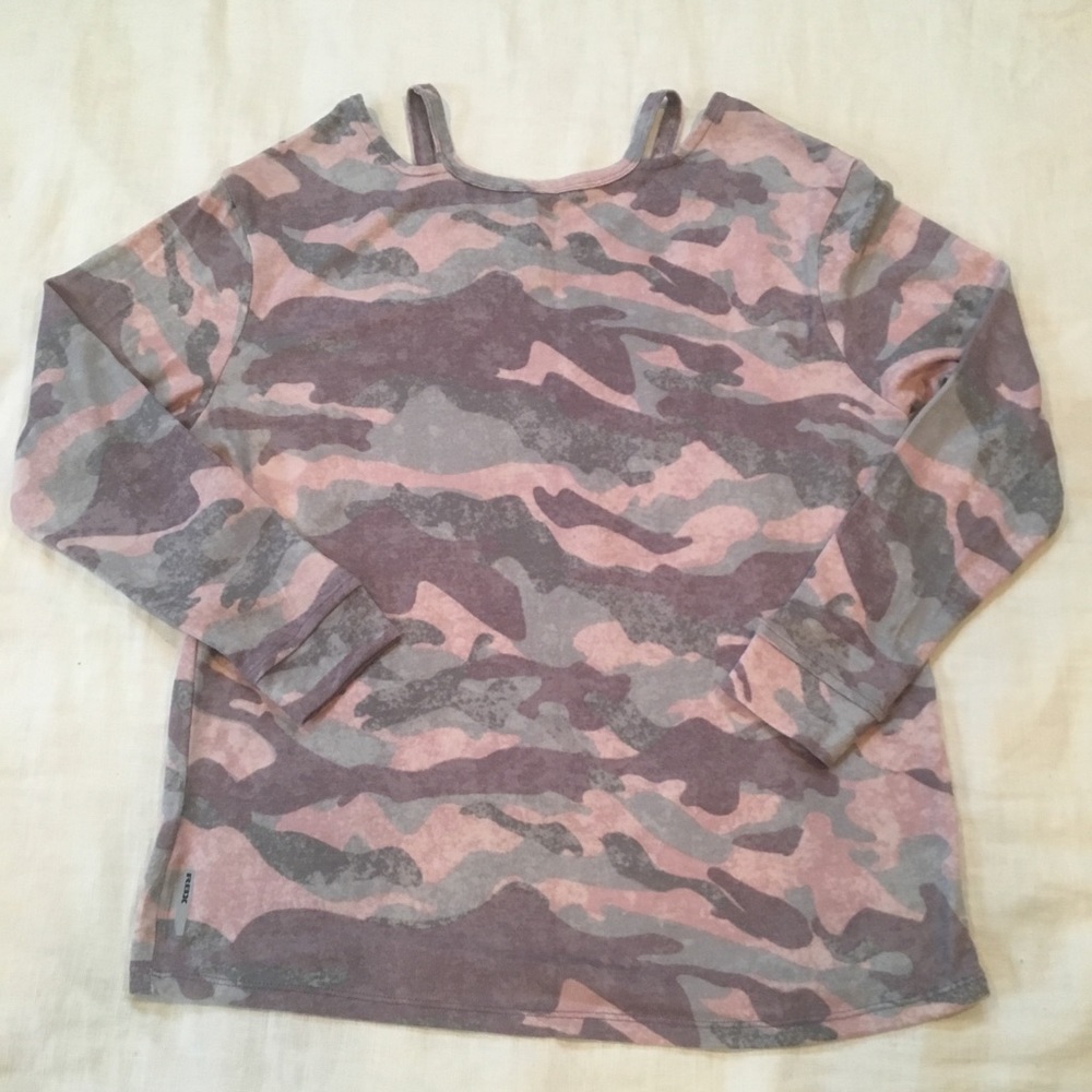 Reebok workout camo Top. So soft! Size L - Picture 4 of 4